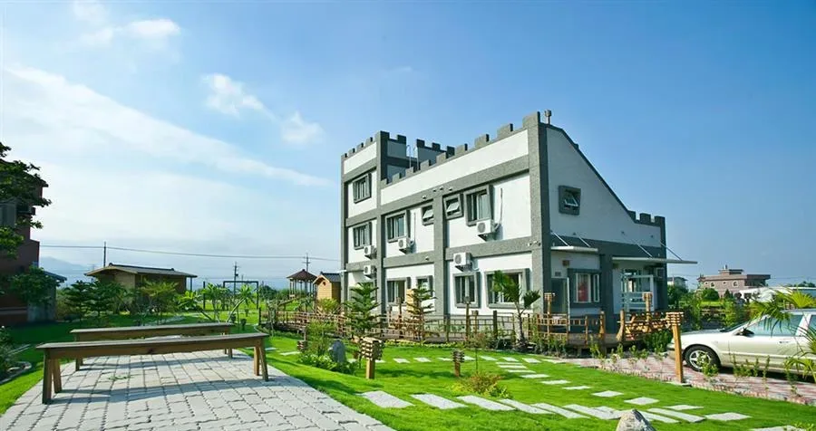 宜蘭民宿 記憶城堡-庭院草地與植栽