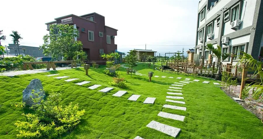 宜蘭民宿 記憶城堡-庭院草地與植栽