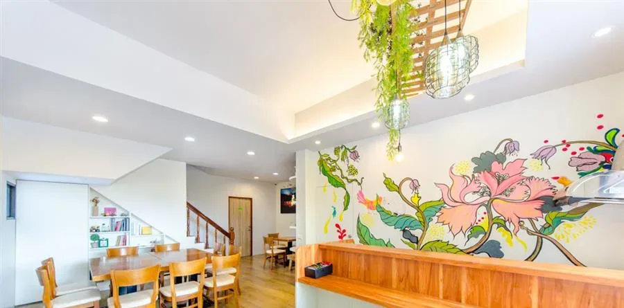 宜蘭天空之城包棟民宿-餐桌與用餐空間