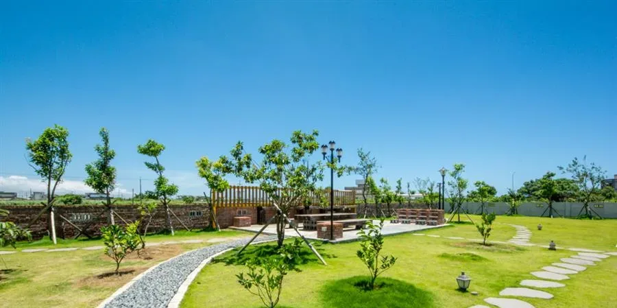 宜蘭 大翡翠莊園民宿-庭院草地與植栽