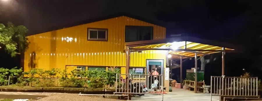 宜蘭小蘭城包棟民宿-夜間建築外觀