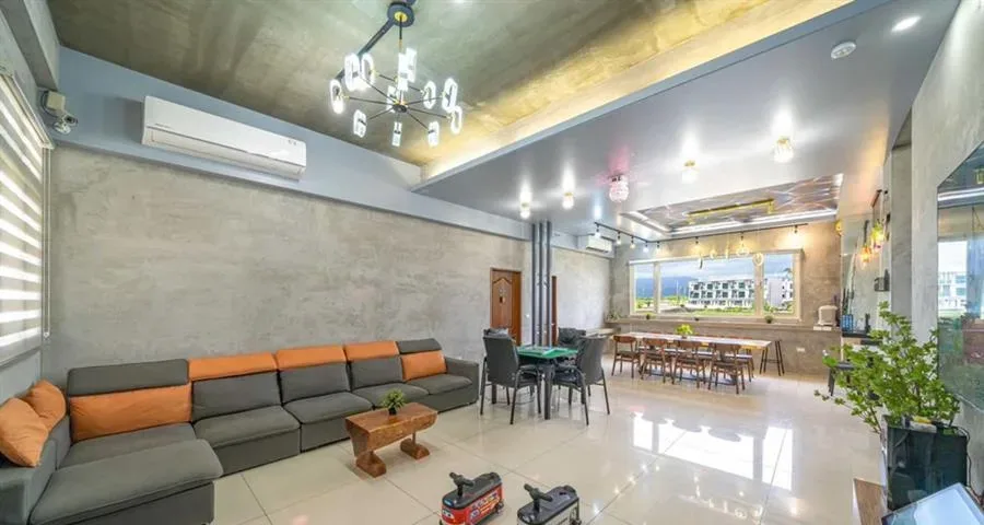 宜蘭涵天大洲會館-沙發與客廳休憩空間