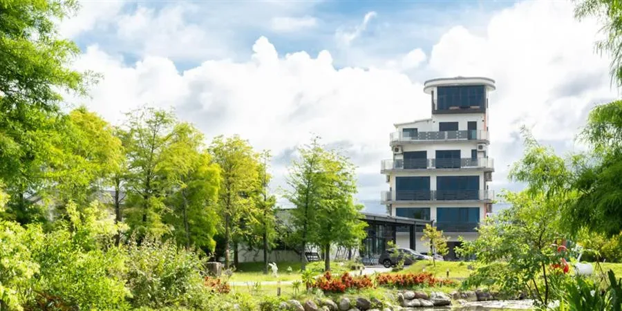 宜蘭芊芊河畔包棟民宿-建築外觀與周邊環境