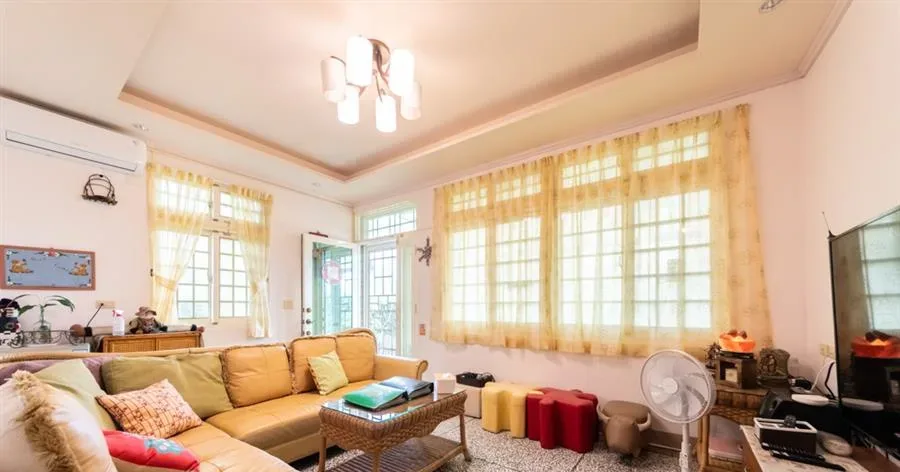 遇而歡田園包棟民宿－沙發與客廳休憩空間